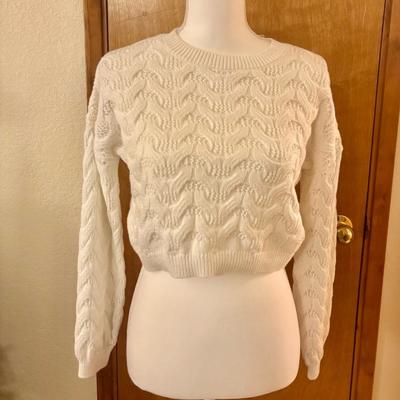 Chic White Cable Knit Cropped Sweater - Picture 2 of 9